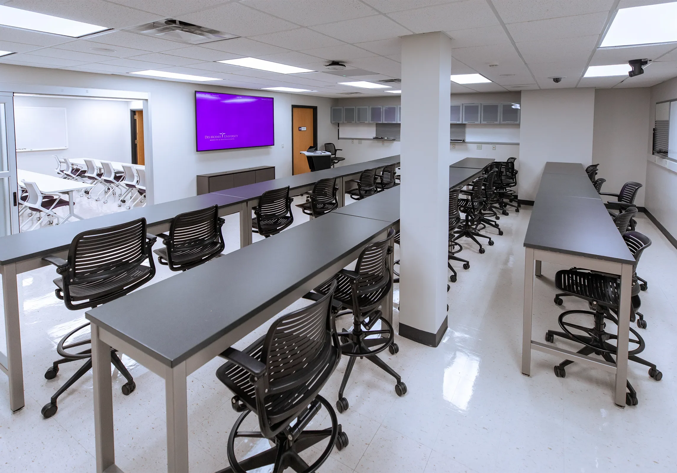DMU32_SIM_Classroom_5012 A large classroom at the DMU32 Regional Simulation Center.